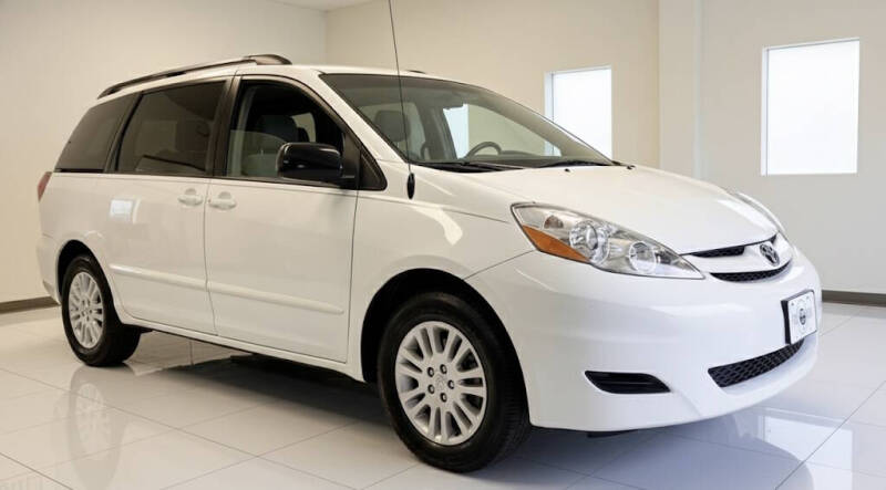 2008 Toyota Sienna LE's photo