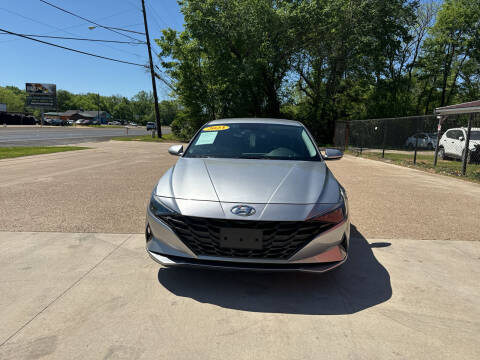 2023 Hyundai Elantra for sale at MENDEZ AUTO SALES in Tyler TX