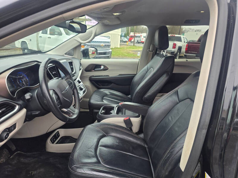 2017 Chrysler Pacifica Touring-L