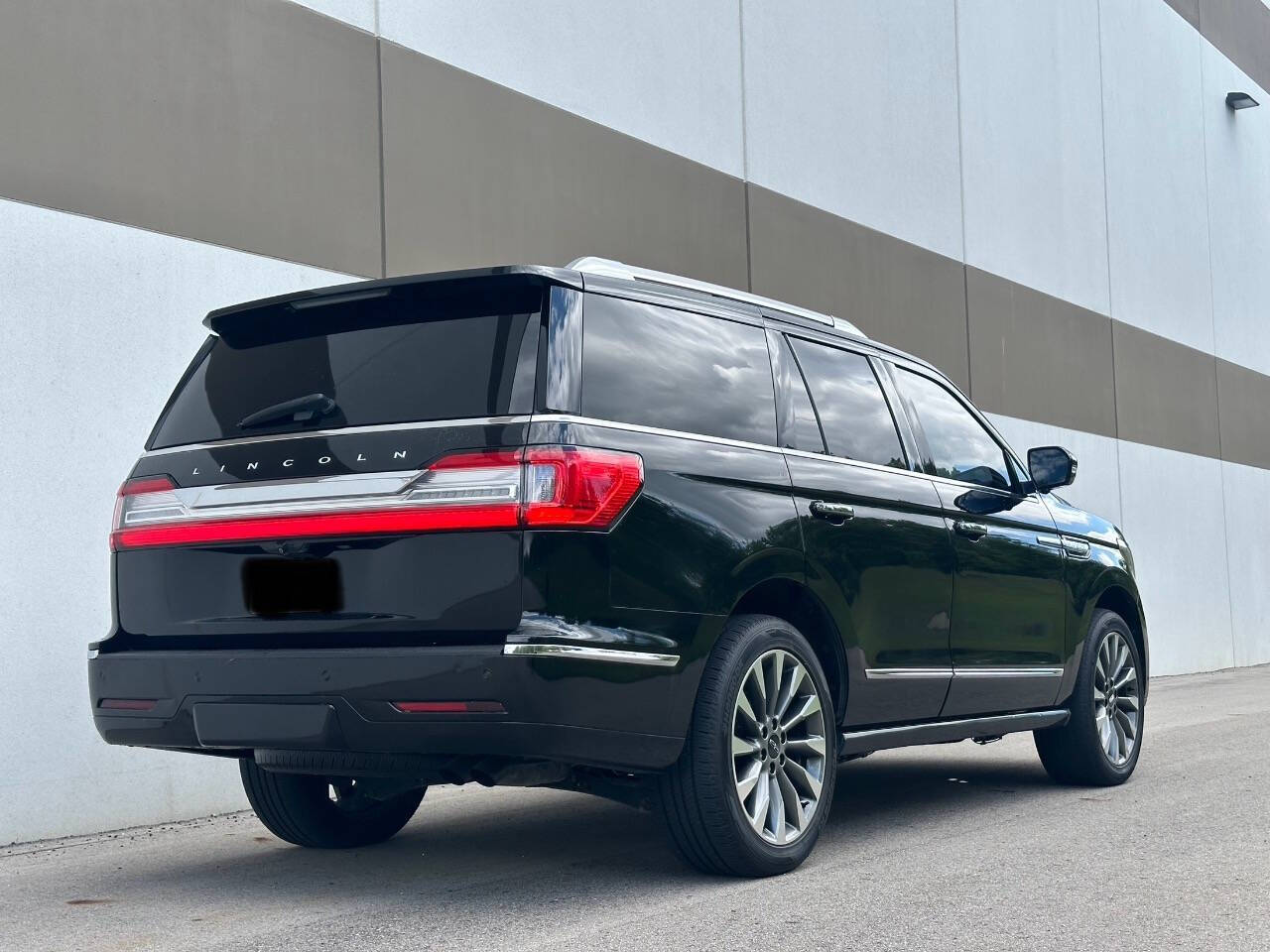 2018 Lincoln Navigator for sale at Phoenix Motor Co in Romulus, MI