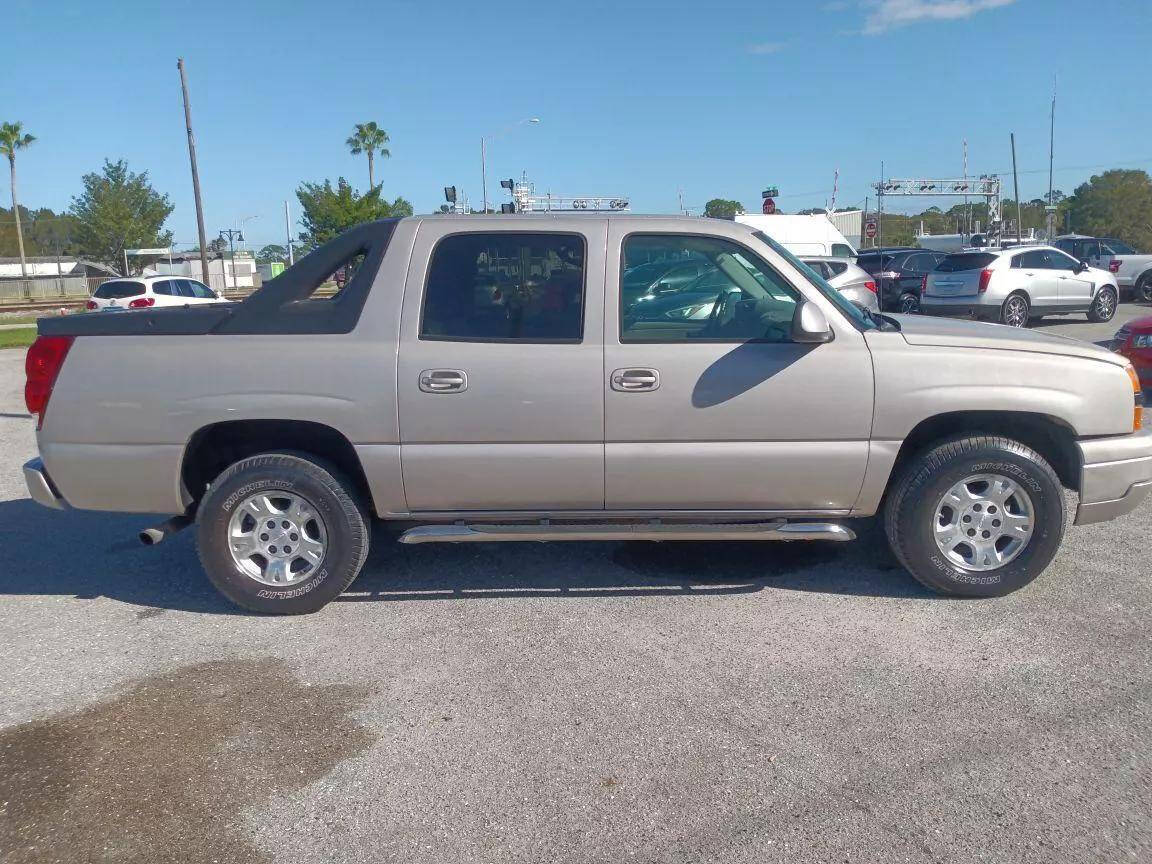 2006 Chevrolet Avalanche for sale at Outlet Auto Mall in Okeechobee, FL