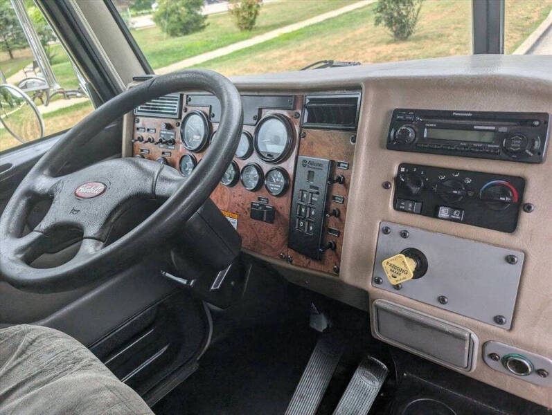 2007 Peterbilt 335