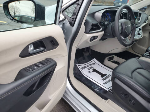 2024 Chrysler Pacifica Touring L