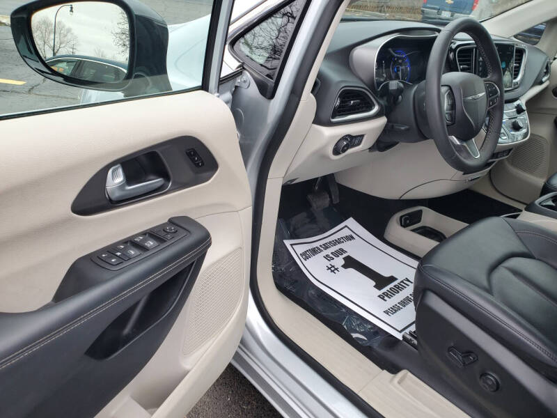 2024 Chrysler Pacifica Touring L