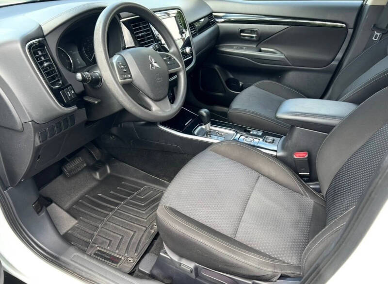 2020 Mitsubishi Outlander ES