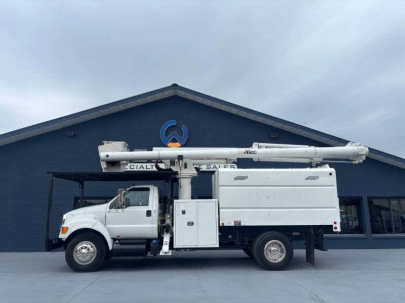 2013 Ford F750 Bucket Truck