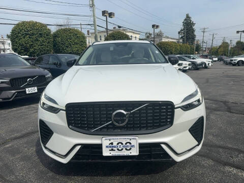 2025 Volvo XC60 T8 Plus Dark Theme