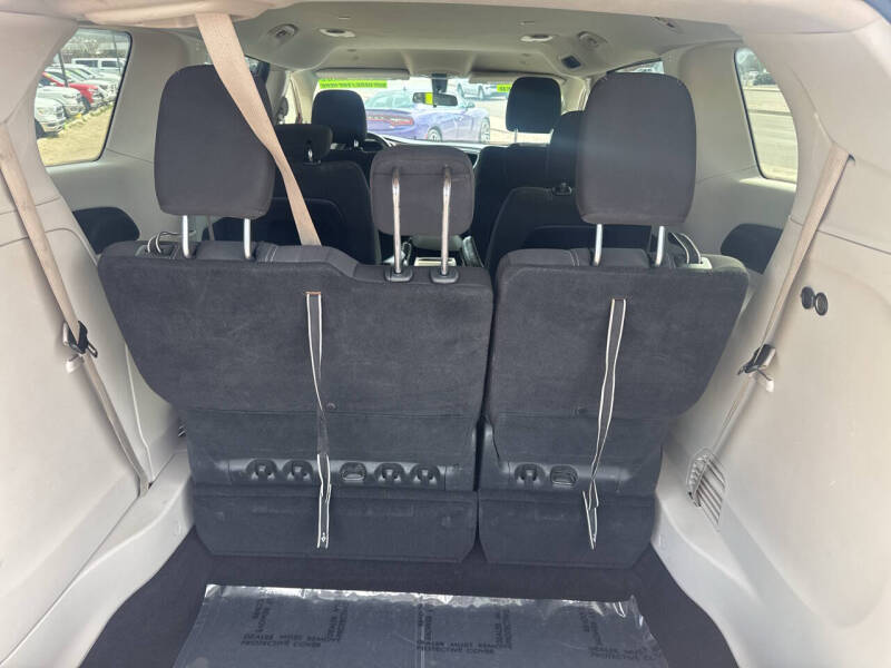 2022 Chrysler Voyager LX