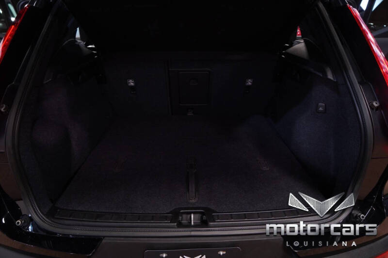 2023 Volvo XC40 B5 Plus Dark Theme