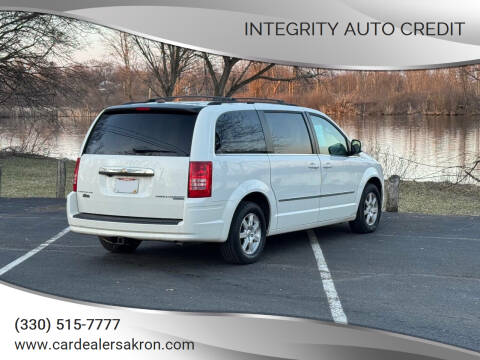 2010 Chrysler Town and Country for sale at Integrity Auto Credit in Akron OH