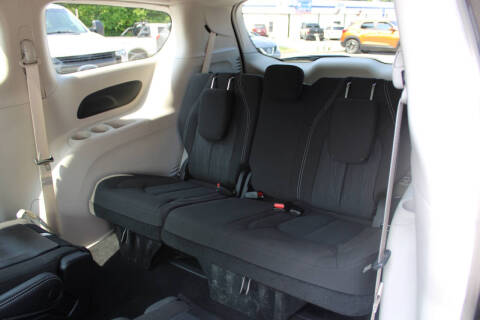 2022 Chrysler Voyager LX