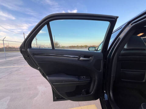 2014 Chrysler 300 C John Varvatos Limited Edition