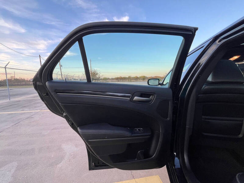 2014 Chrysler 300 C John Varvatos Limited Edition