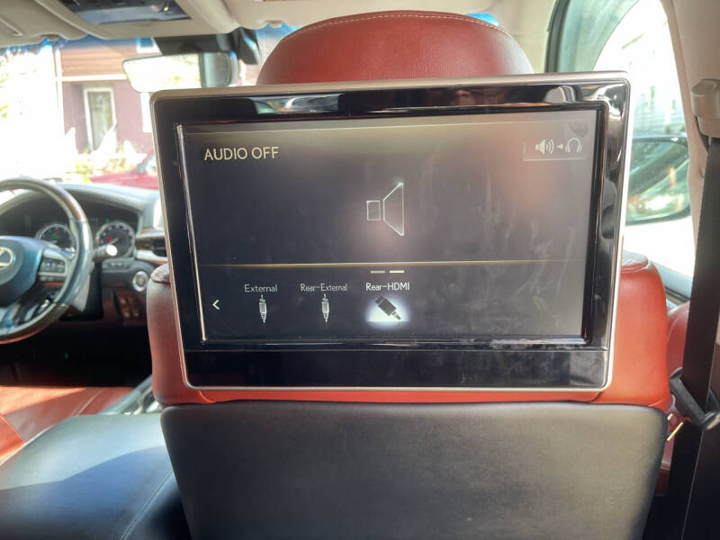 2018 Lexus LX 570 Three-Row