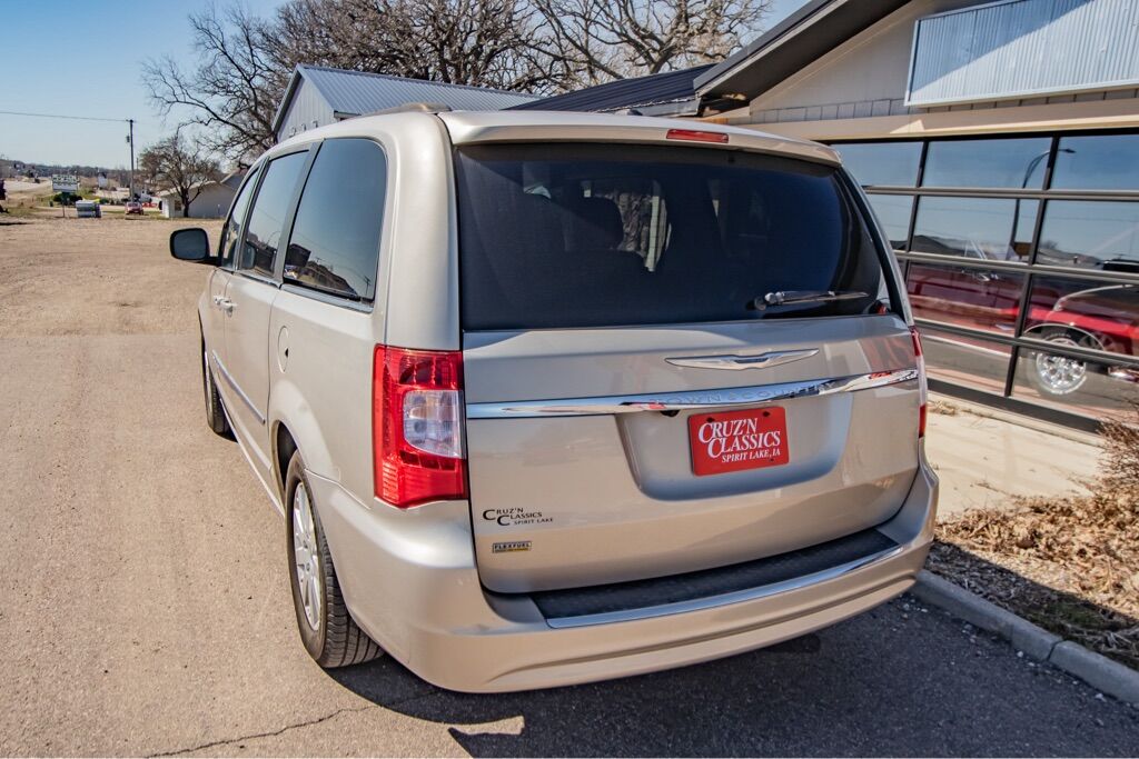 2014 Chrysler Town and Country 94