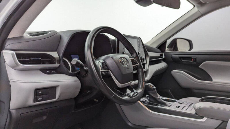 2022 Toyota Highlander LE