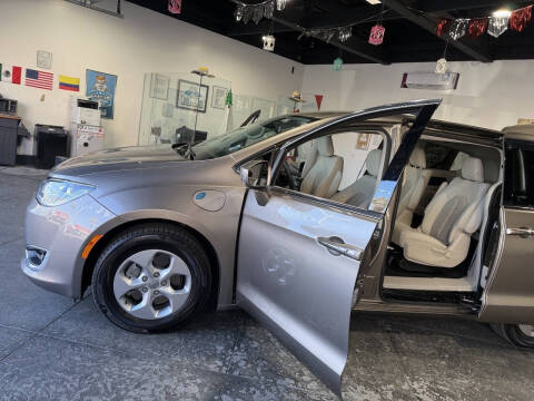 2018 Chrysler Pacifica Hybrid Touring Plus