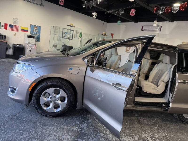 2018 Chrysler Pacifica Hybrid Touring Plus