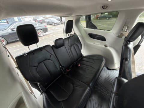 2017 Chrysler Pacifica Touring-L Plus