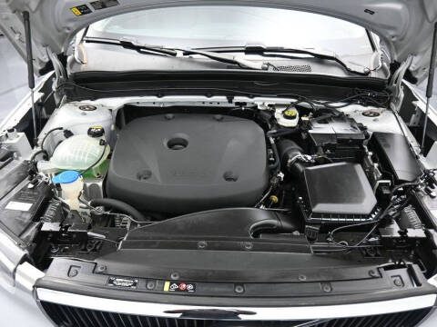 2021 Volvo XC40 T5 Momentum