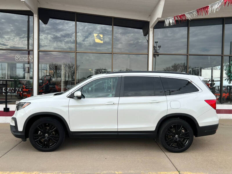 Used 2021 Honda Pilot SE with VIN 5FNYF6H22MB022552 for sale in Salina, KS
