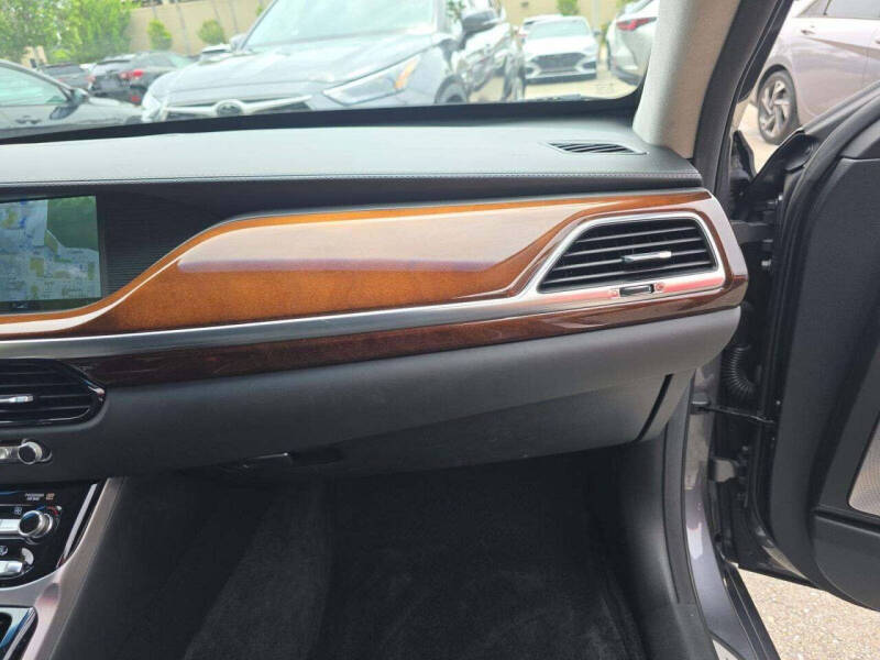 2017 Genesis G90
