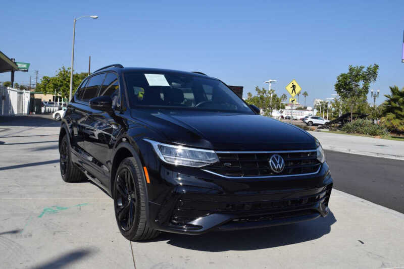 2023 Volkswagen Tiguan SE R-Line Black