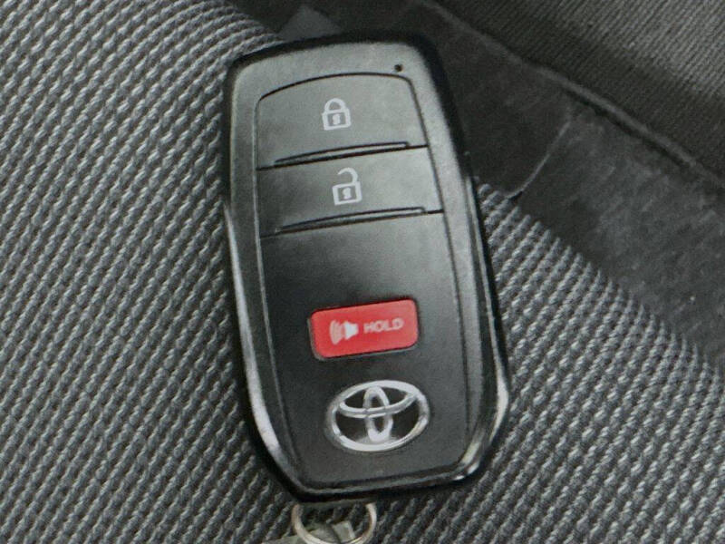 2025 Toyota Prius LE