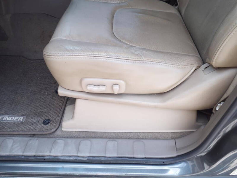 2008 Nissan Pathfinder LE