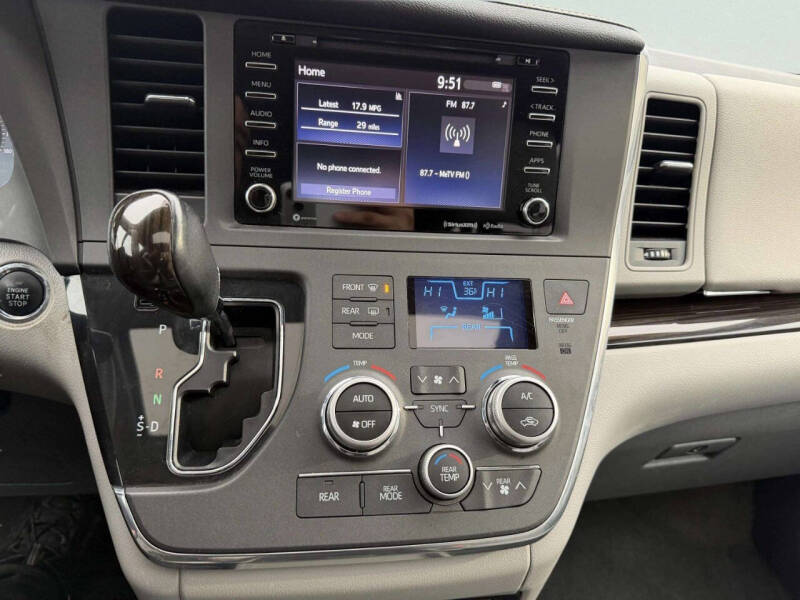 2018 Toyota Sienna XLE 8-Passenger