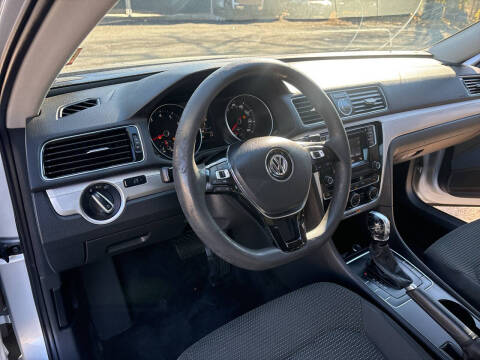 2016 Volkswagen Passat 1.8T R-Line