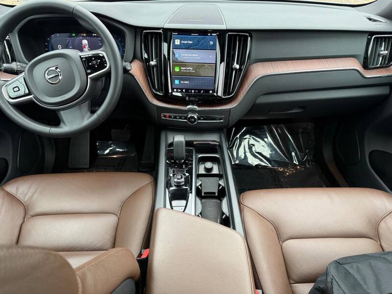 2023 Volvo XC60 B5 Plus Bright Theme