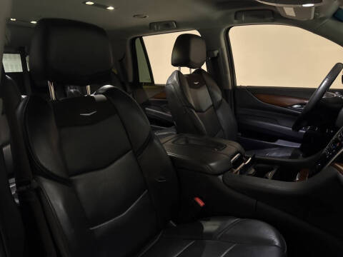 2019 Cadillac Escalade Standard