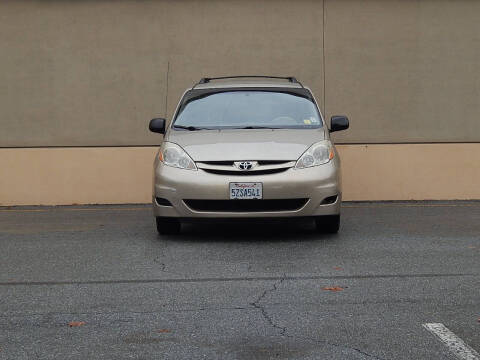 2007 Toyota Sienna LE 8-Passenger