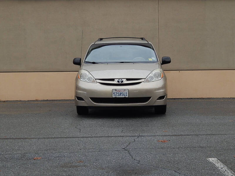 2007 Toyota Sienna LE 8-Passenger