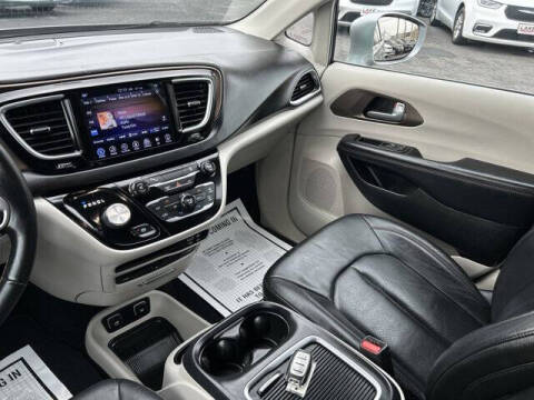 2017 Chrysler Pacifica Touring-L Plus