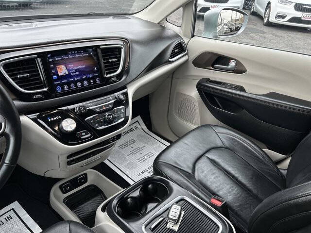 2017 Chrysler Pacifica Touring-L Plus