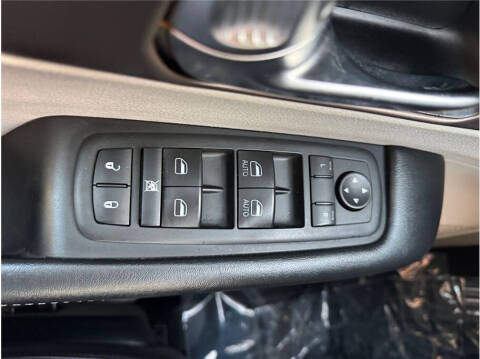 2020 Chrysler Voyager LXi