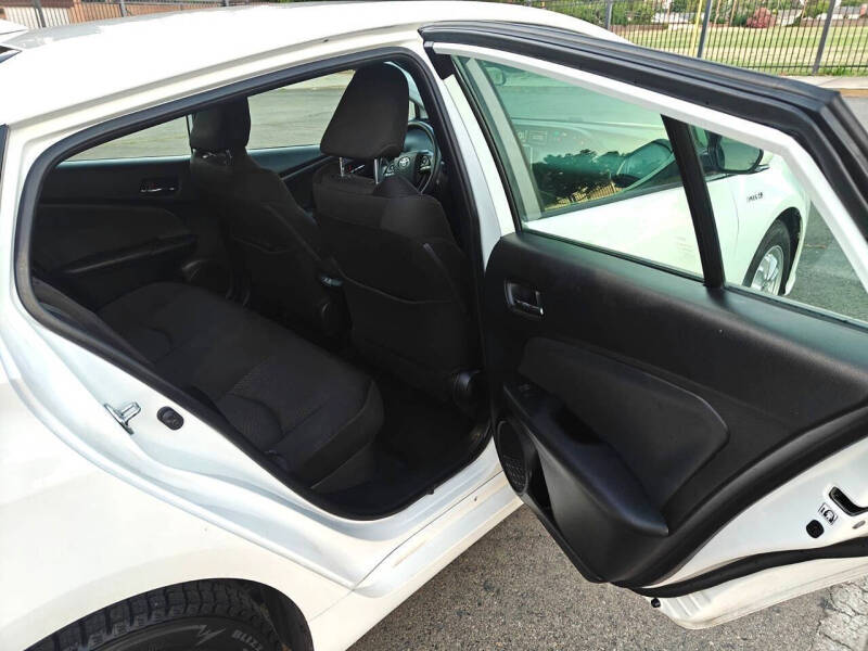 2019 Toyota Prius LE