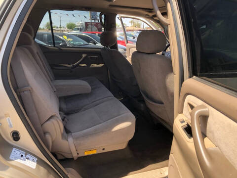 2004 Toyota Sequoia SR5
