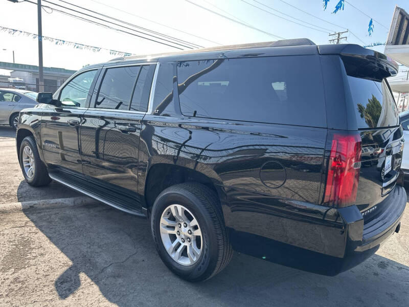 2018 Chevrolet Suburban LT photo 7