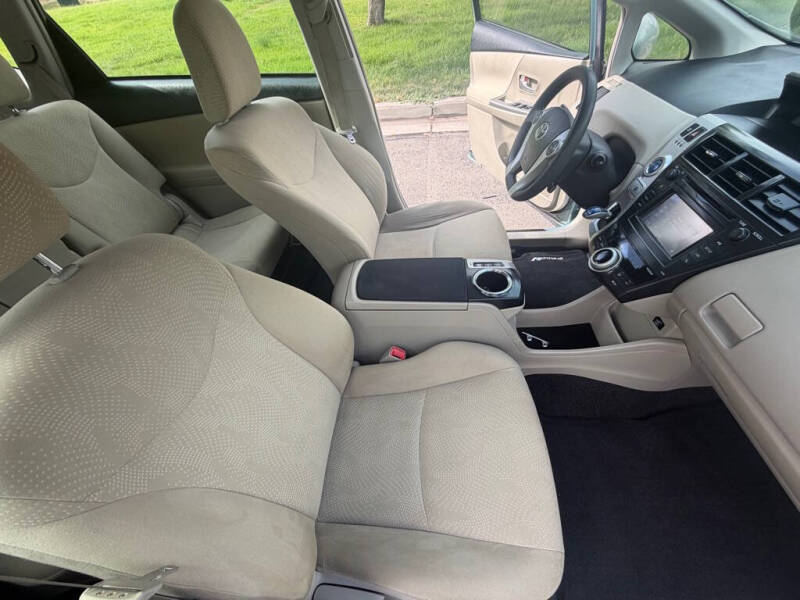 2014 Toyota Prius v Two