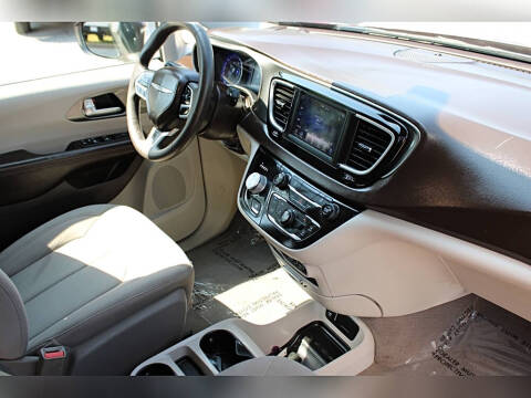 2021 Chrysler Voyager LX