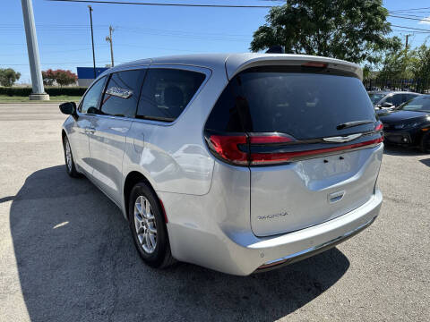 2024 Chrysler Pacifica Touring L