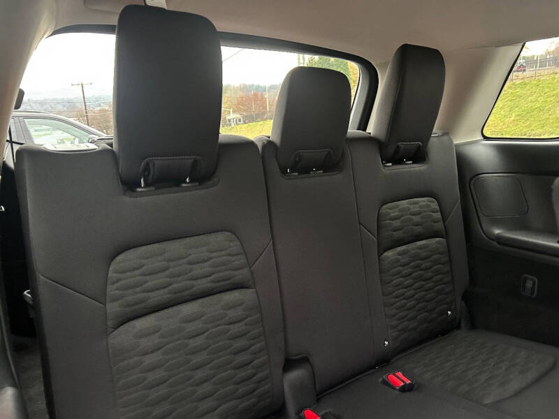 2025 Nissan Pathfinder SV