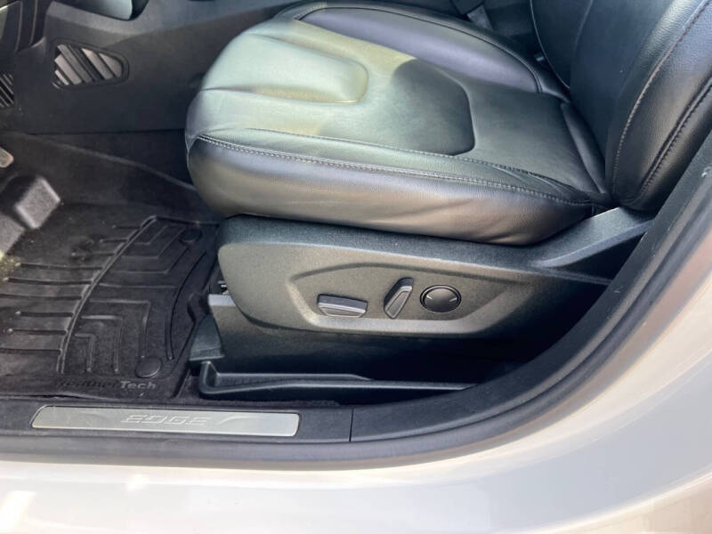 2022 Ford Edge Titanium