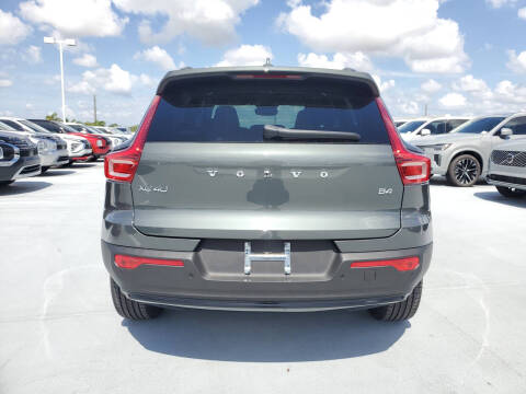 2026 Volvo XC40 B4 Plus