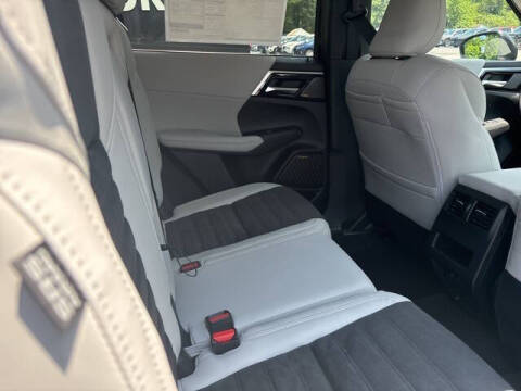 2025 Mitsubishi Outlander SE