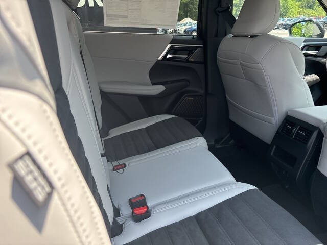 2025 Mitsubishi Outlander SE