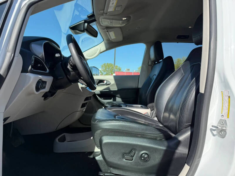 2022 Chrysler Pacifica Touring L